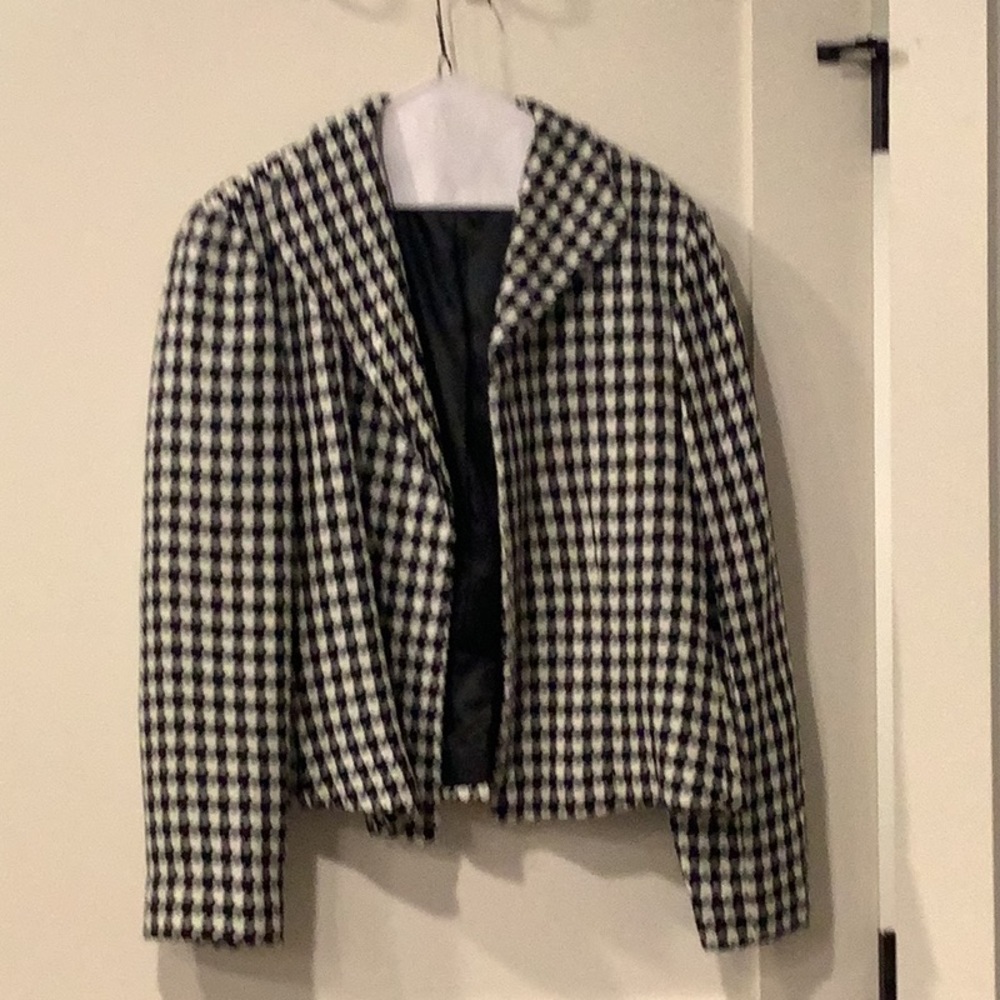 Investments cropped jacket size XL